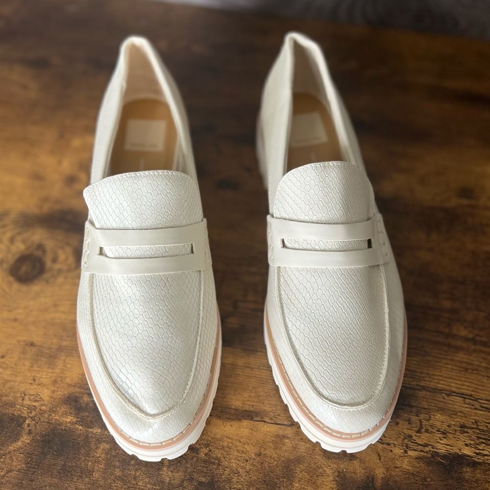 Dolce Vita Elias Flat Embossed Leather Loafer in Ivory. Size 10. New! - Picture 2 of 14